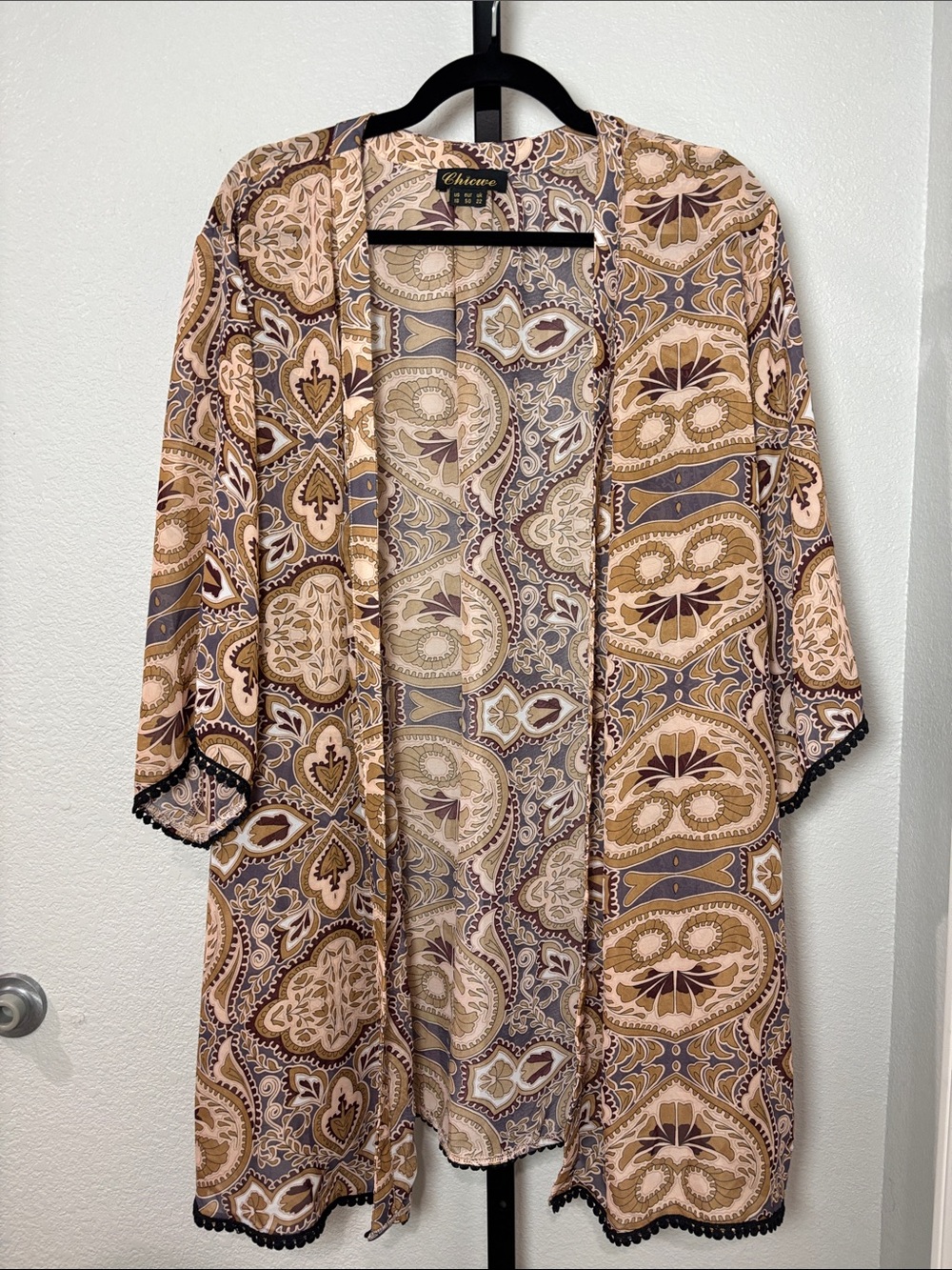 chic Beige, Black and Brown Paisley-Print Kimono Robe